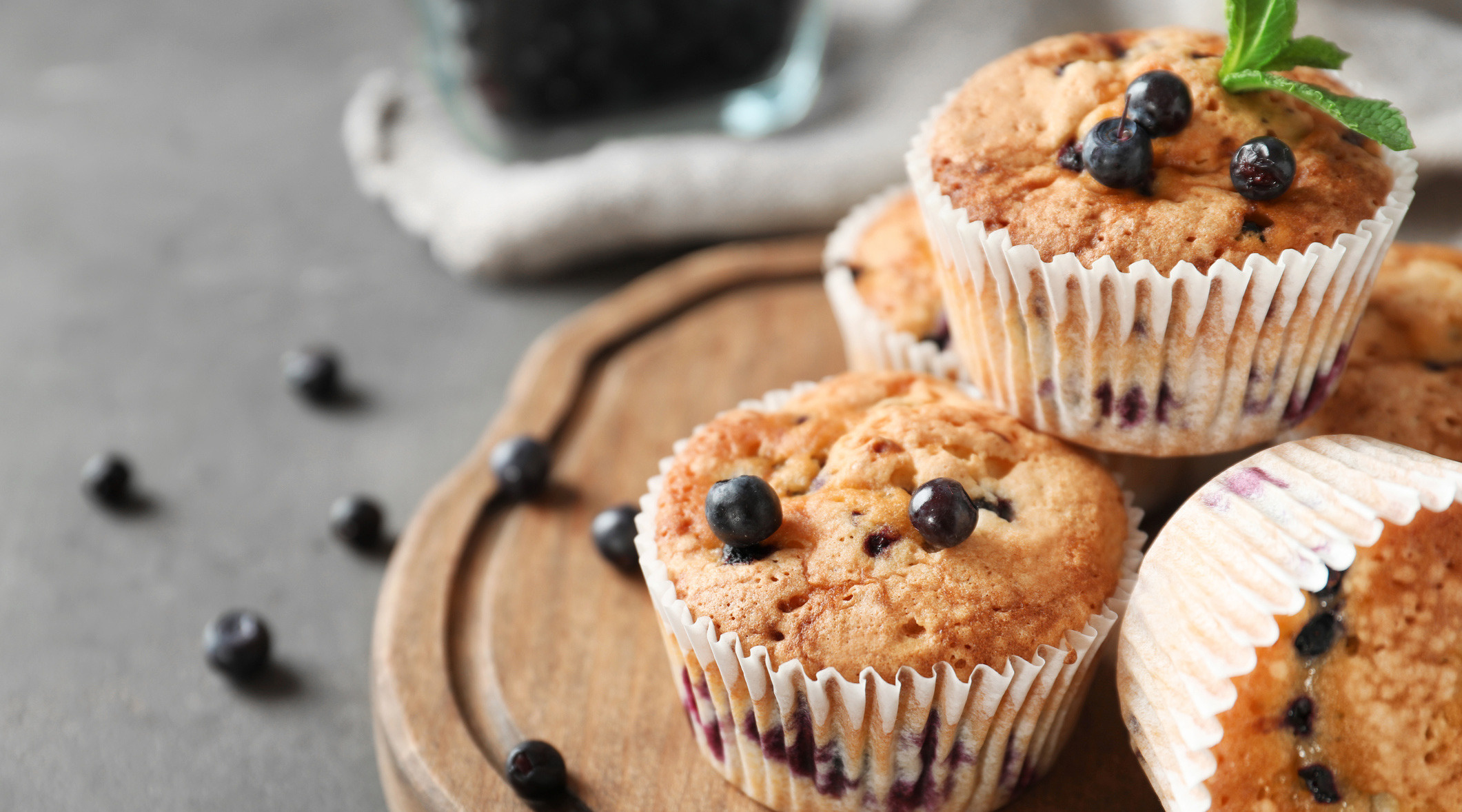 Muffin: The ability to be paired with various beverages like coffee, tea, or milk. 2130x1180 HD Background.