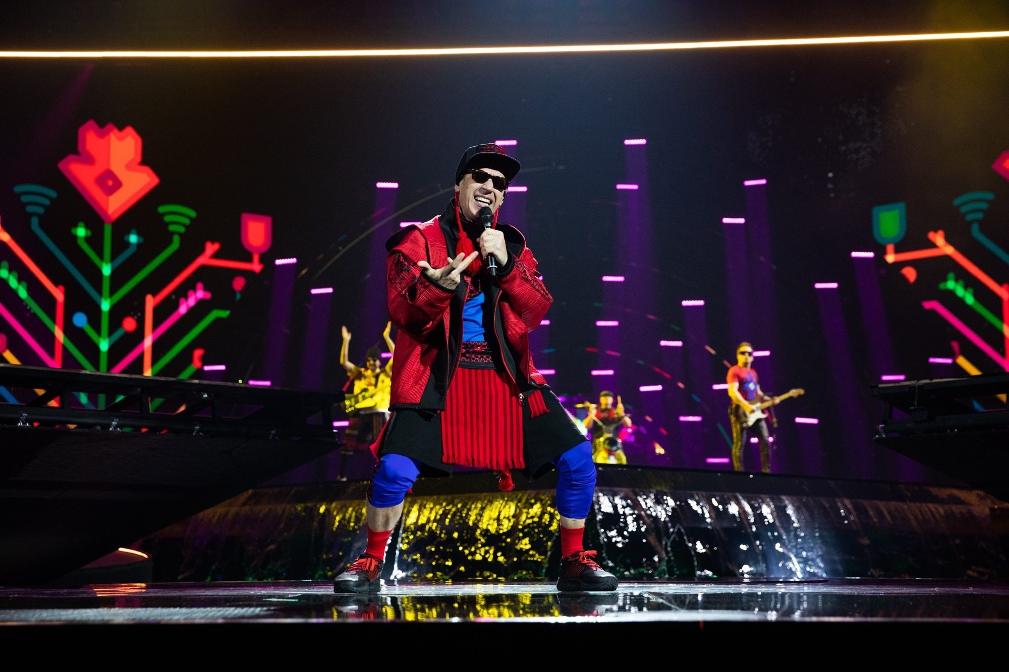 Zdob si Zdub, Colorful costumes, Stage archysport, Meaning, 2000x1340 HD Desktop