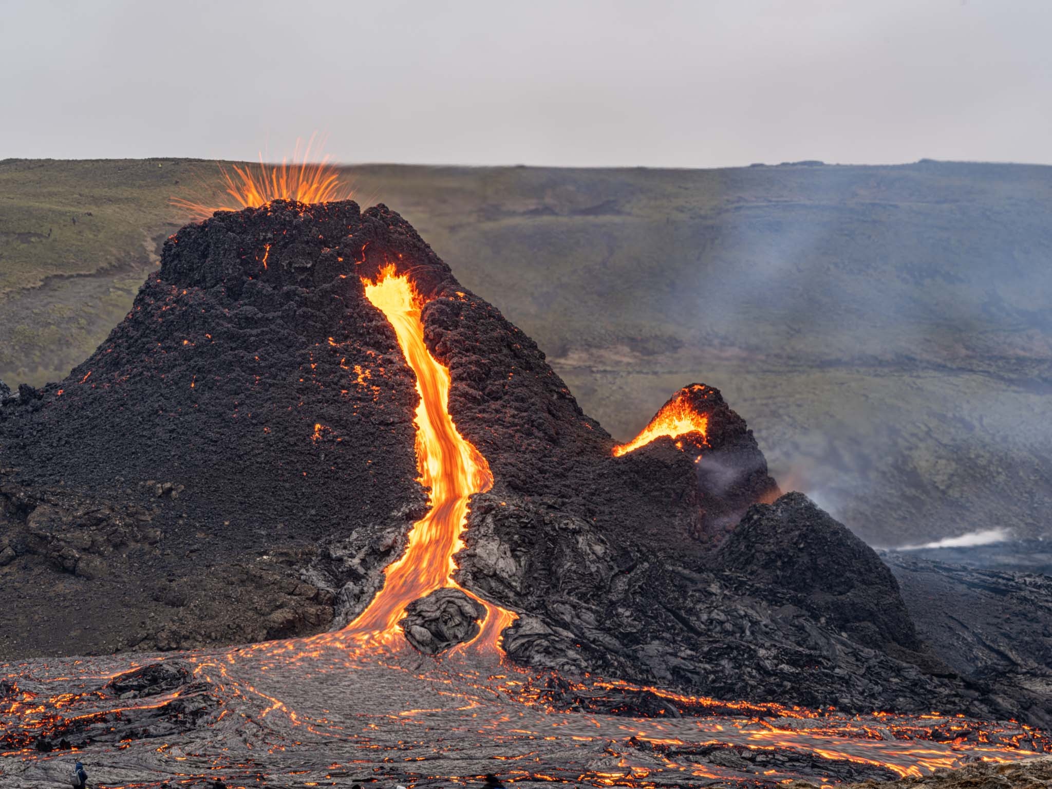 Icelandic volcano adventure, Erupting volcano encounter, Astonishing natural display, Unforgettable lava experience, 2050x1540 HD Desktop