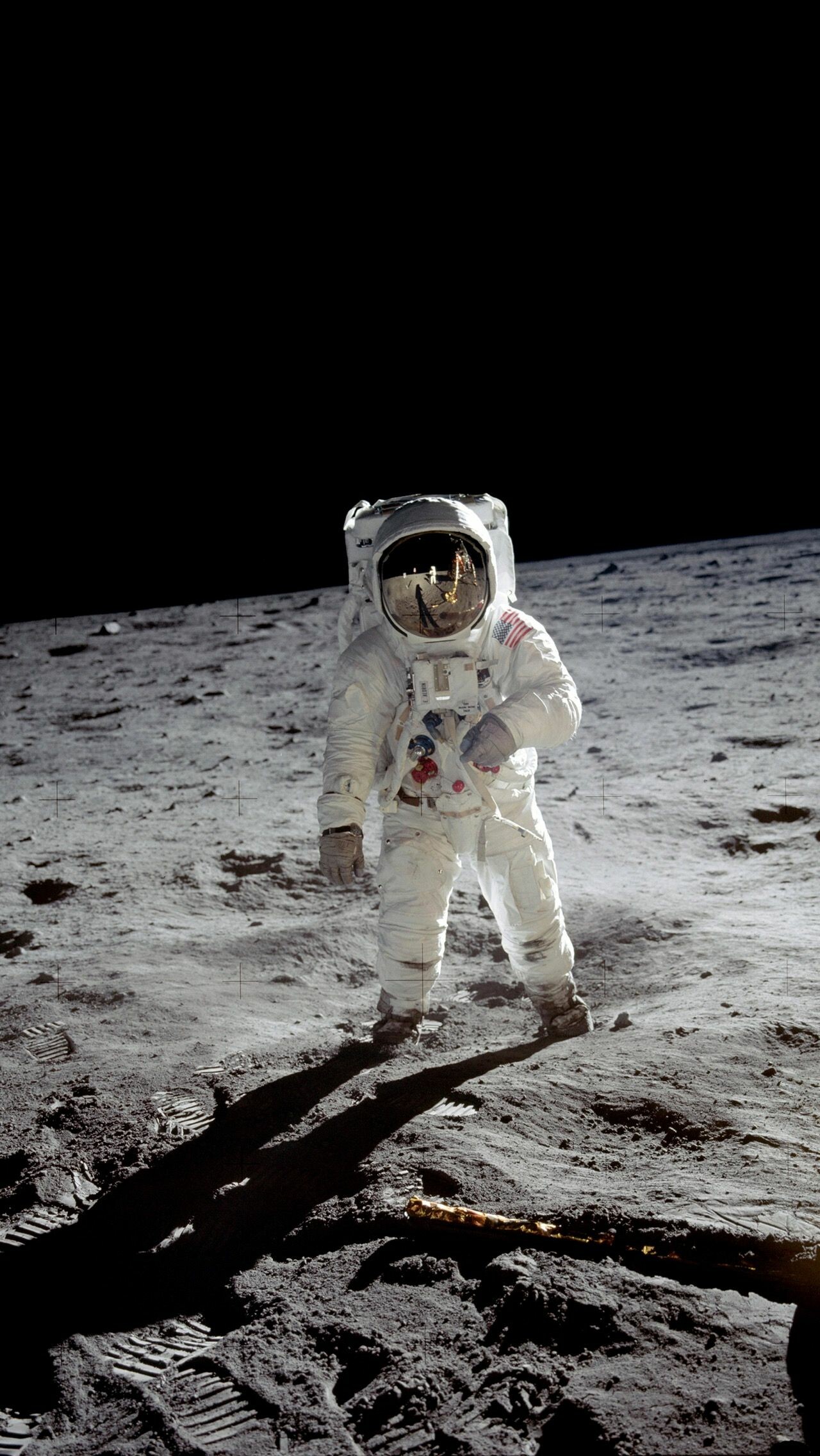 Neil Armstrong: The first person to set foot on the Moon, 1969. 1280x2280 HD Background.