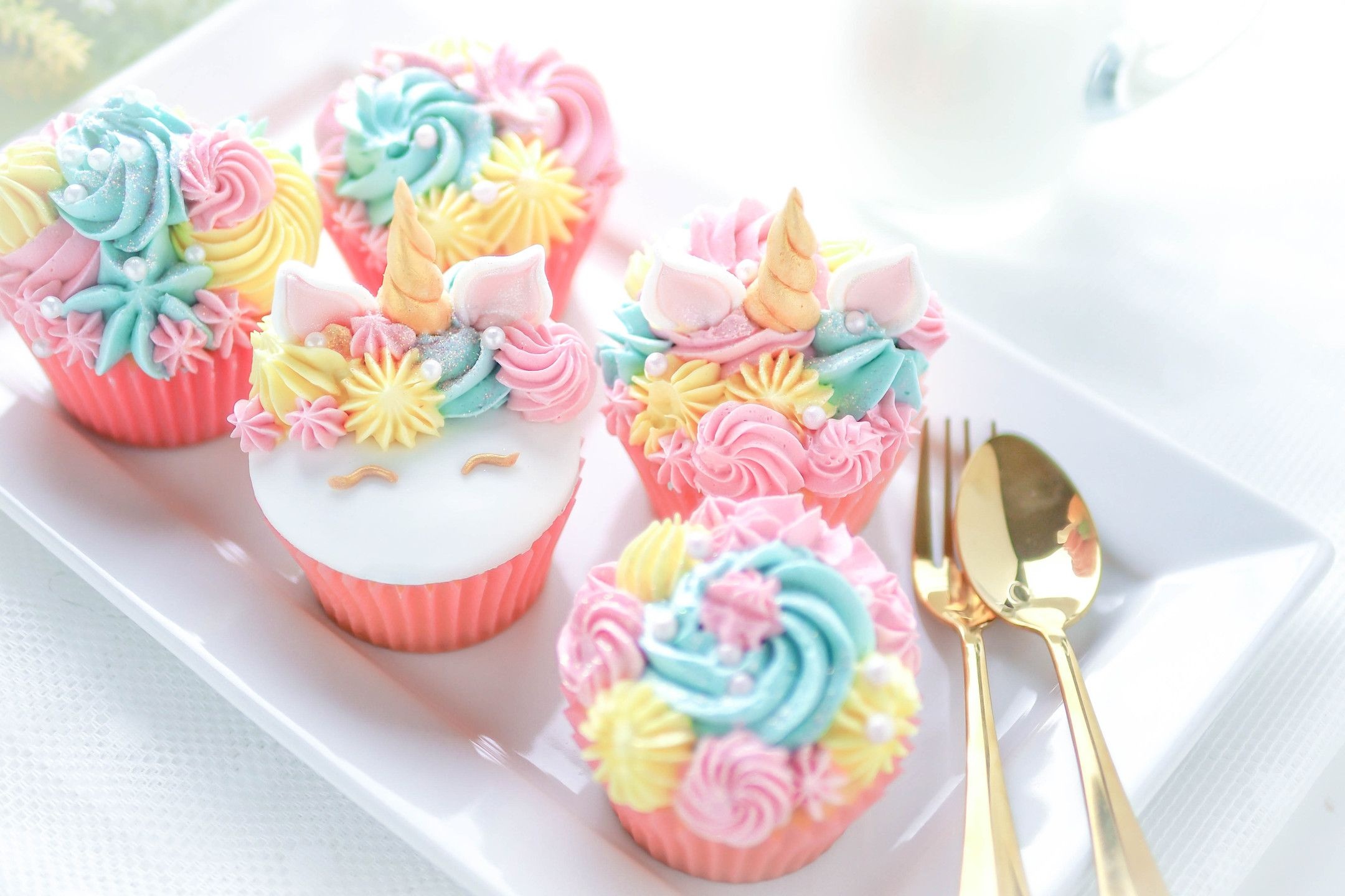 Meringue: Cupcakes, Dessert,  Food, Cake decorating. 2160x1440 HD Wallpaper.