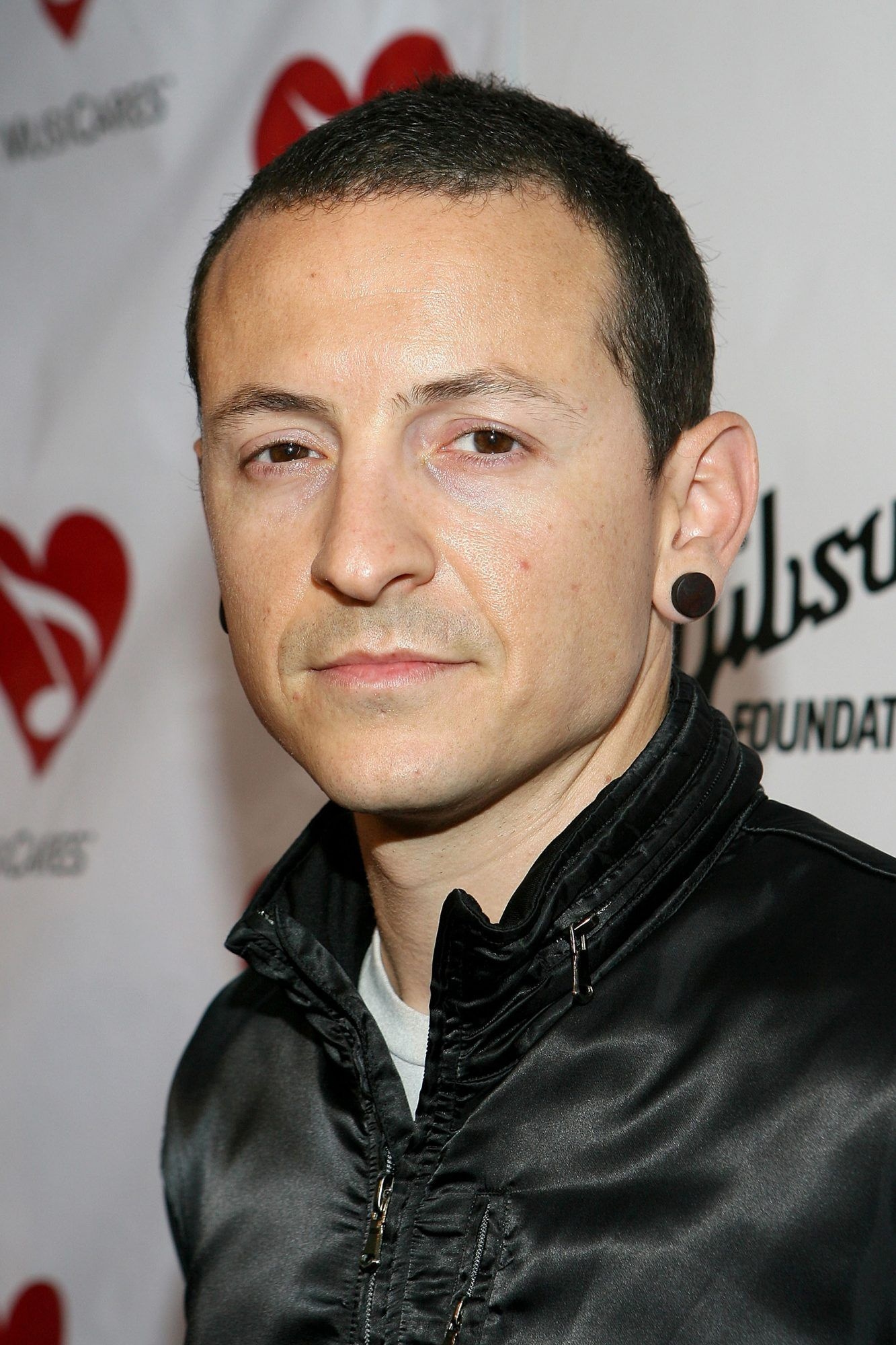 Chester Bennington, Celebs, Life in pictures, Linkin Park memories, 1340x2000 HD Phone