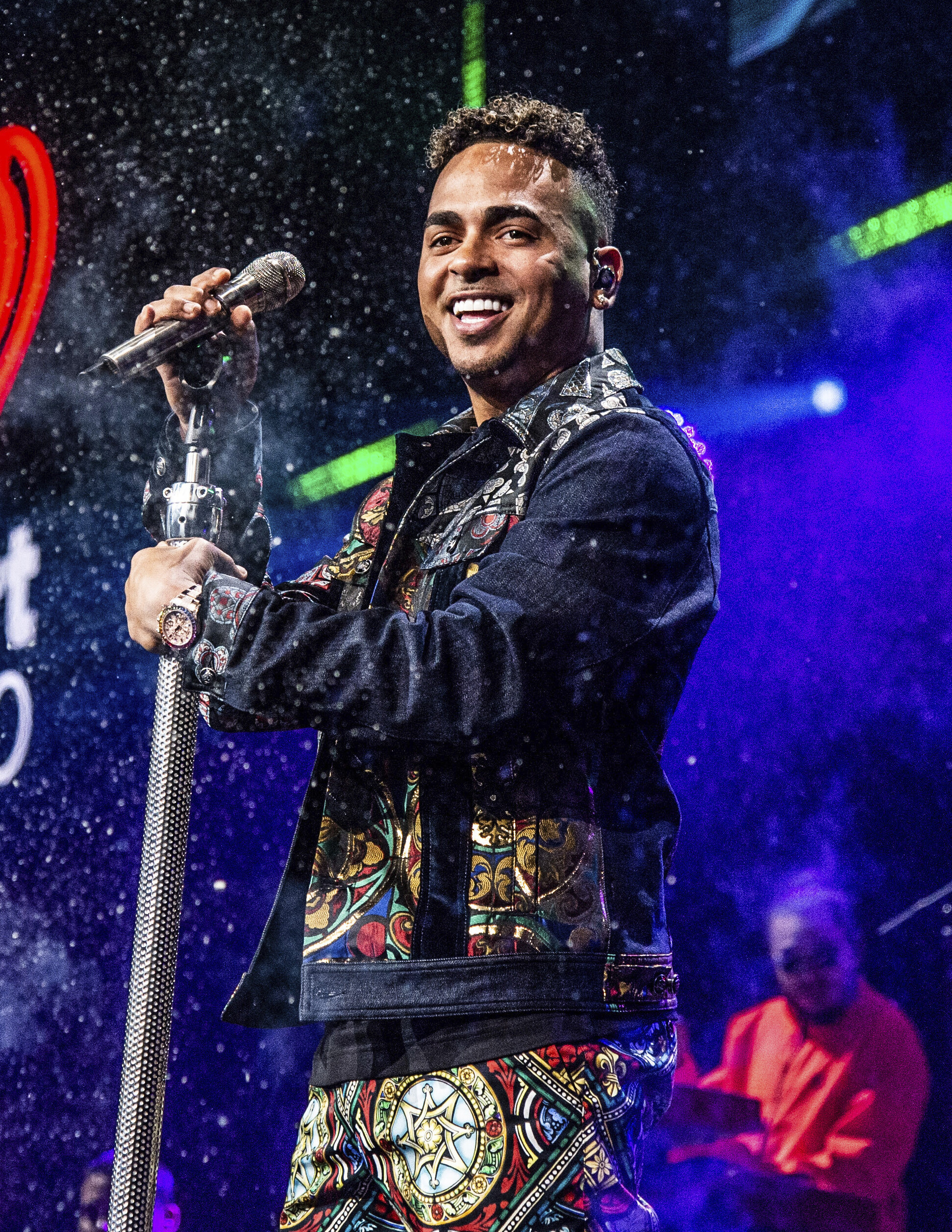 Ozuna: Known for collaboration with artists spanning a variety of genres, including reggae, bachata, and moombahton, Latin Grammy. 1950x2520 HD Wallpaper.