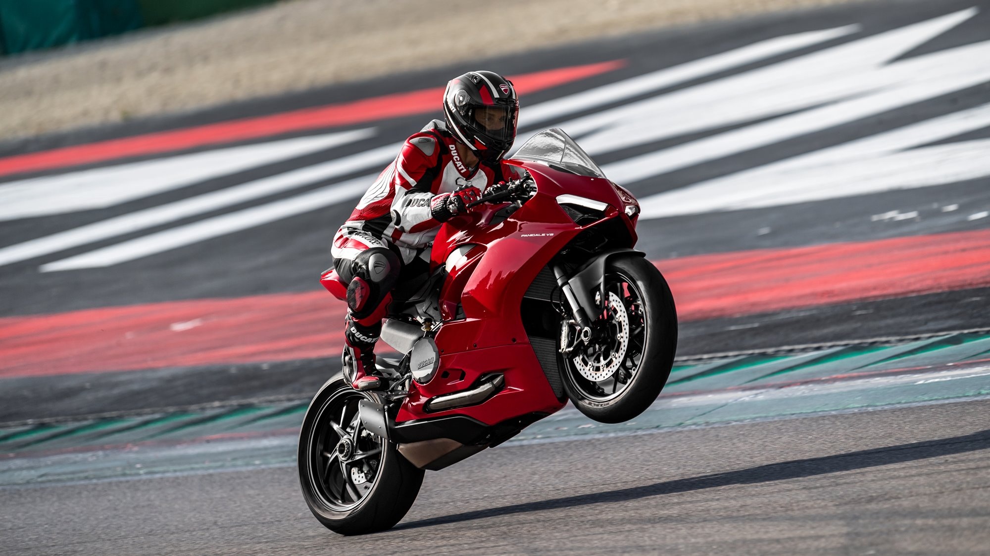Ducati Multistrada V2, Motorcycle production, Honda and Yamaha, Manufacturing strategies, 2000x1130 HD Desktop